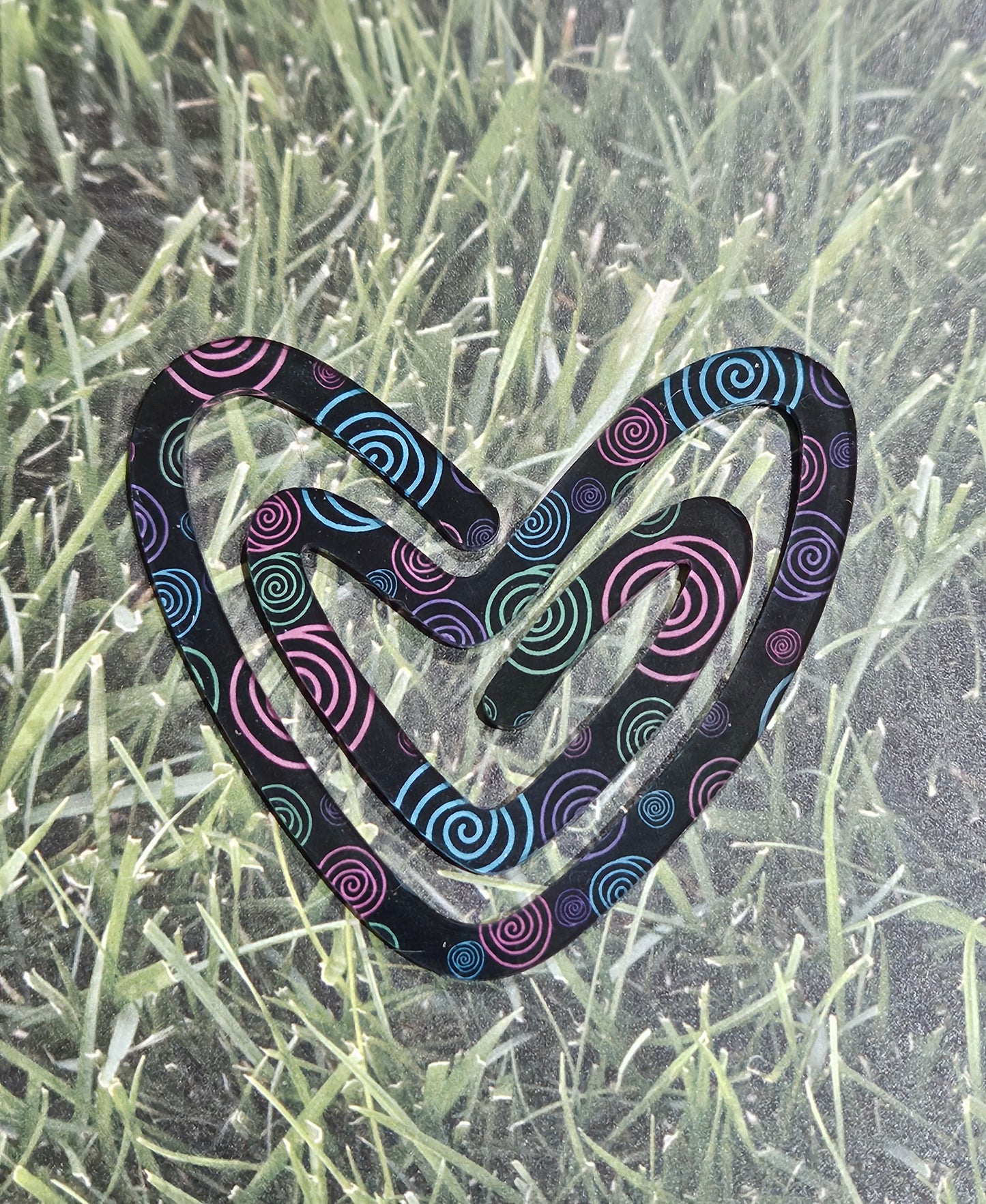 Swirl heart paperclip